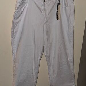 Jones New York White Cuffed Capris SIZE 22W